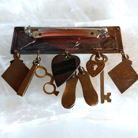 VINTAGE RARE PARVENUE PIN WITH CHARMS TORTOISE & HARE - Picture 4 of 5